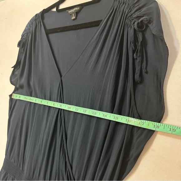 Banana Republic Navy V-Neck Top SIZE S - Picture 8 of 9